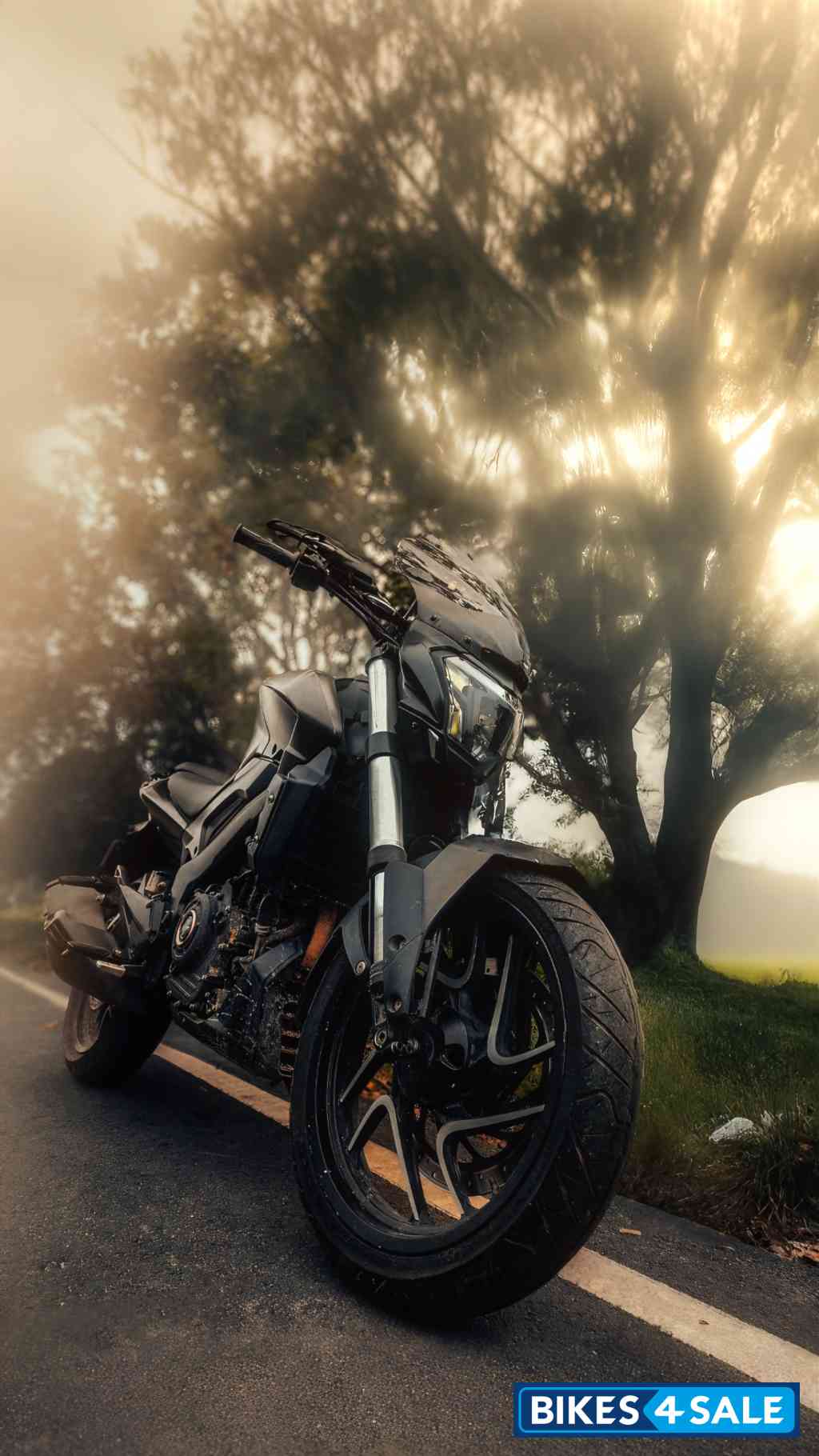 Black Bajaj Dominar 400