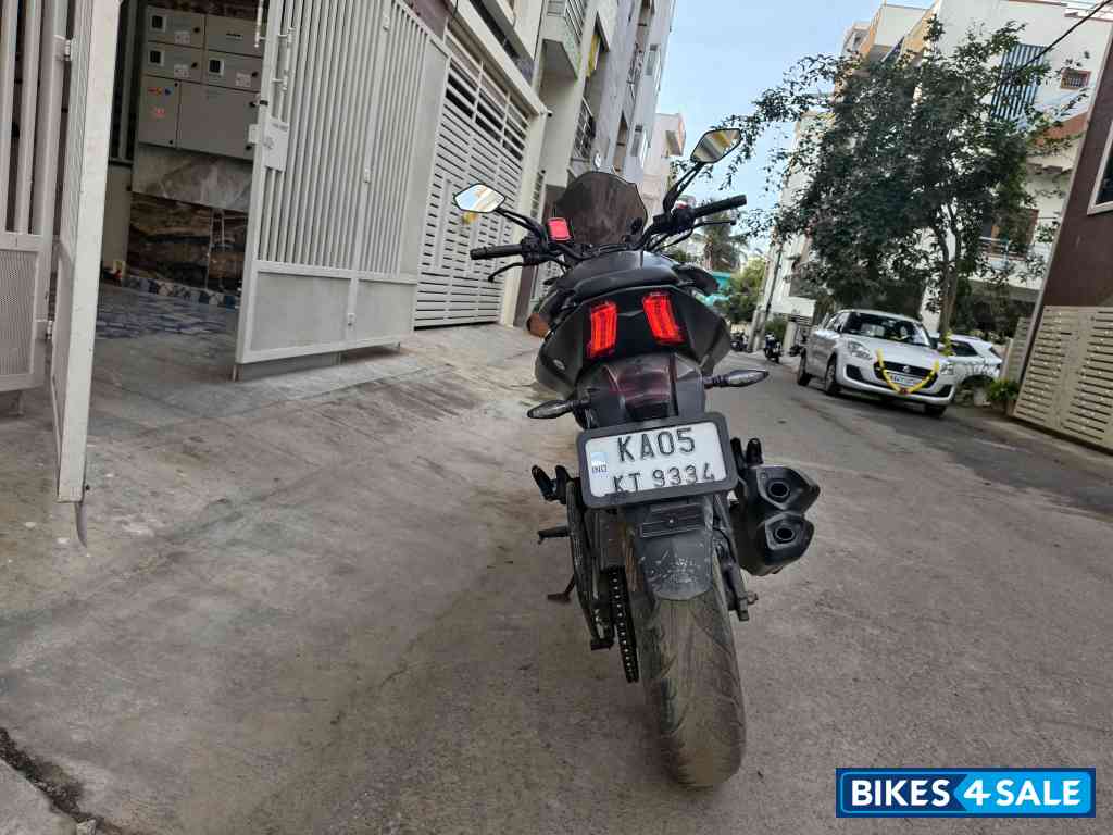 Black Bajaj Dominar 400