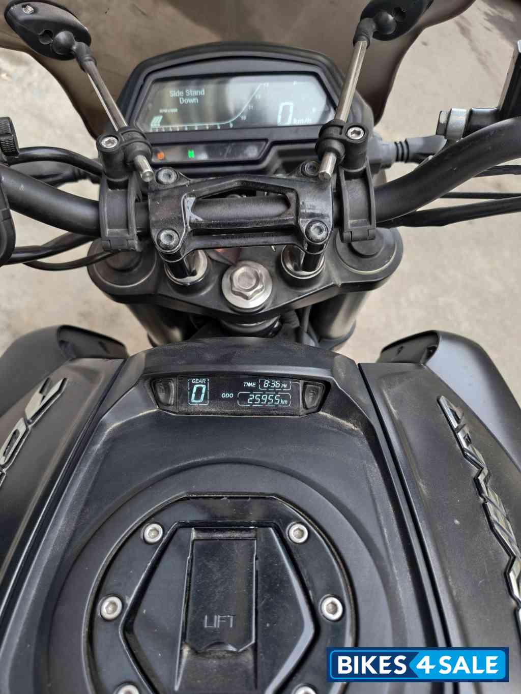 Black Bajaj Dominar 400