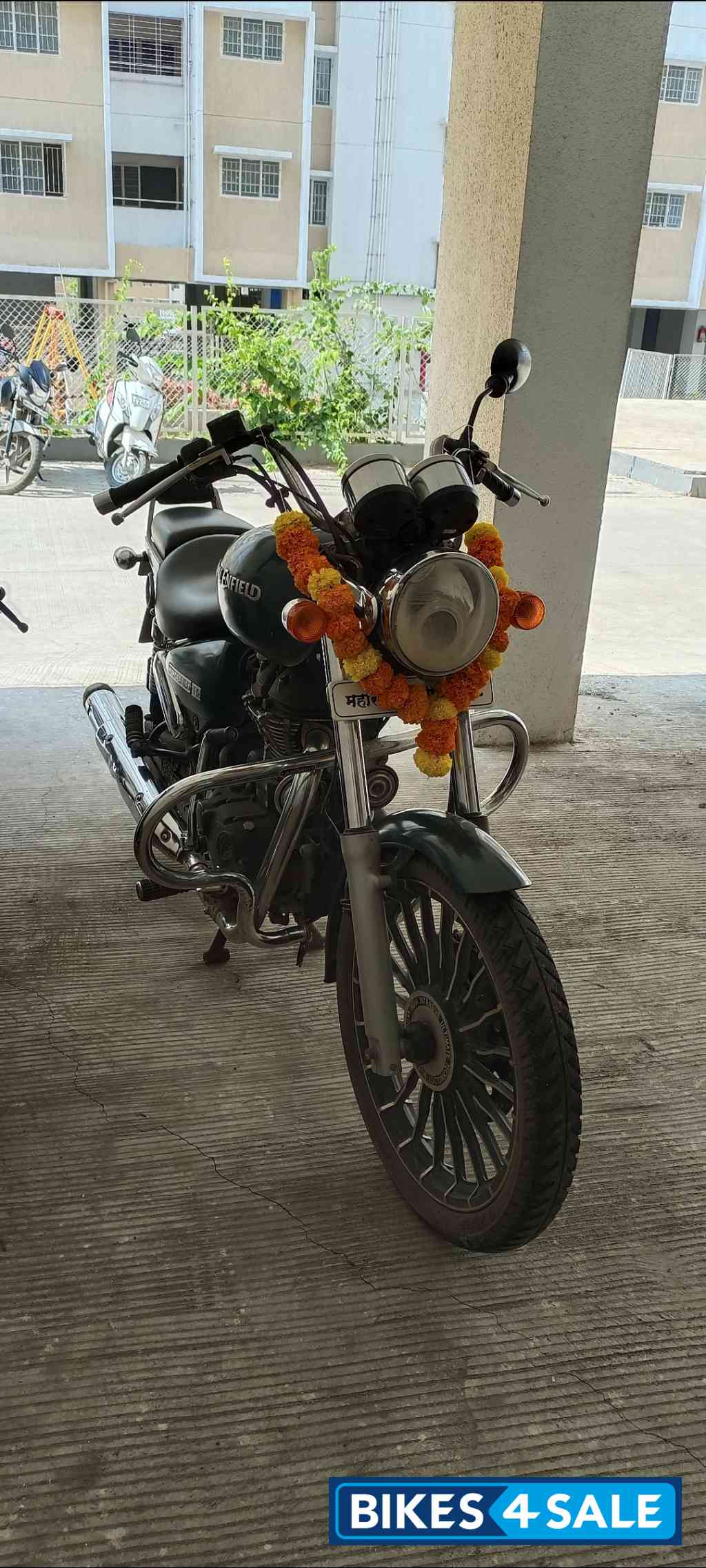 Ashpalt Royal Enfield Thunderbird 350