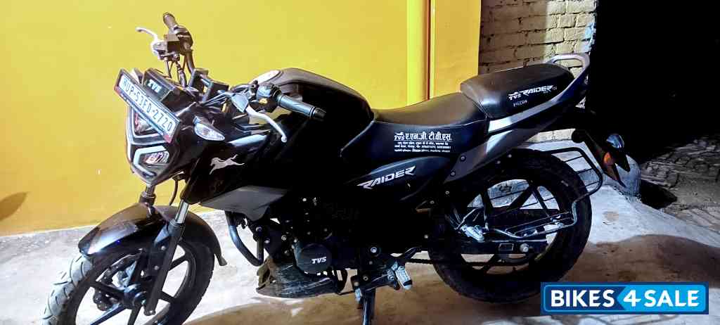 TVS Raider Split Seat