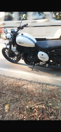 Jawa 42 Dual Channel ABS Sirius White