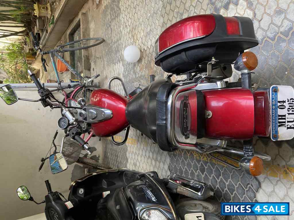 Red Bajaj Avenger 220 DTS-i