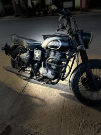 Black Royal Enfield Bullet Electra Twinspark