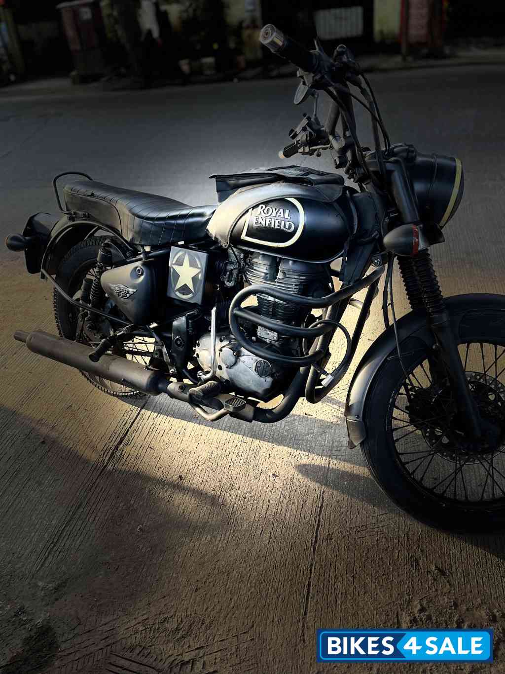 Black Royal Enfield Bullet Electra Twinspark