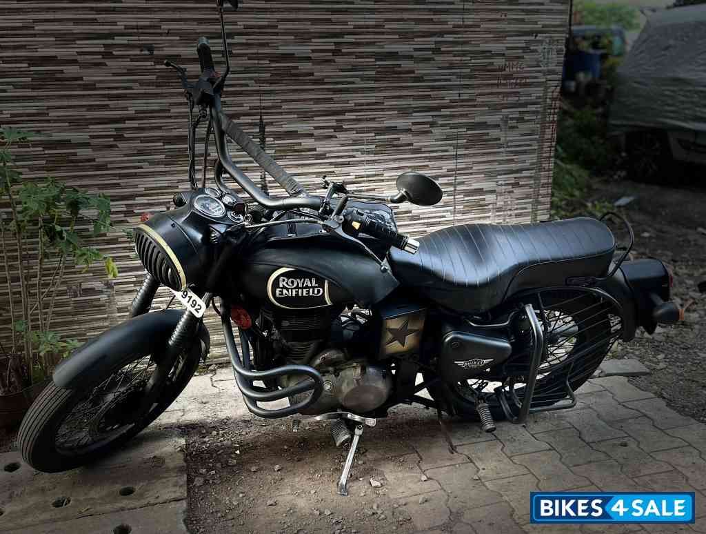 Black Royal Enfield Bullet Electra Twinspark