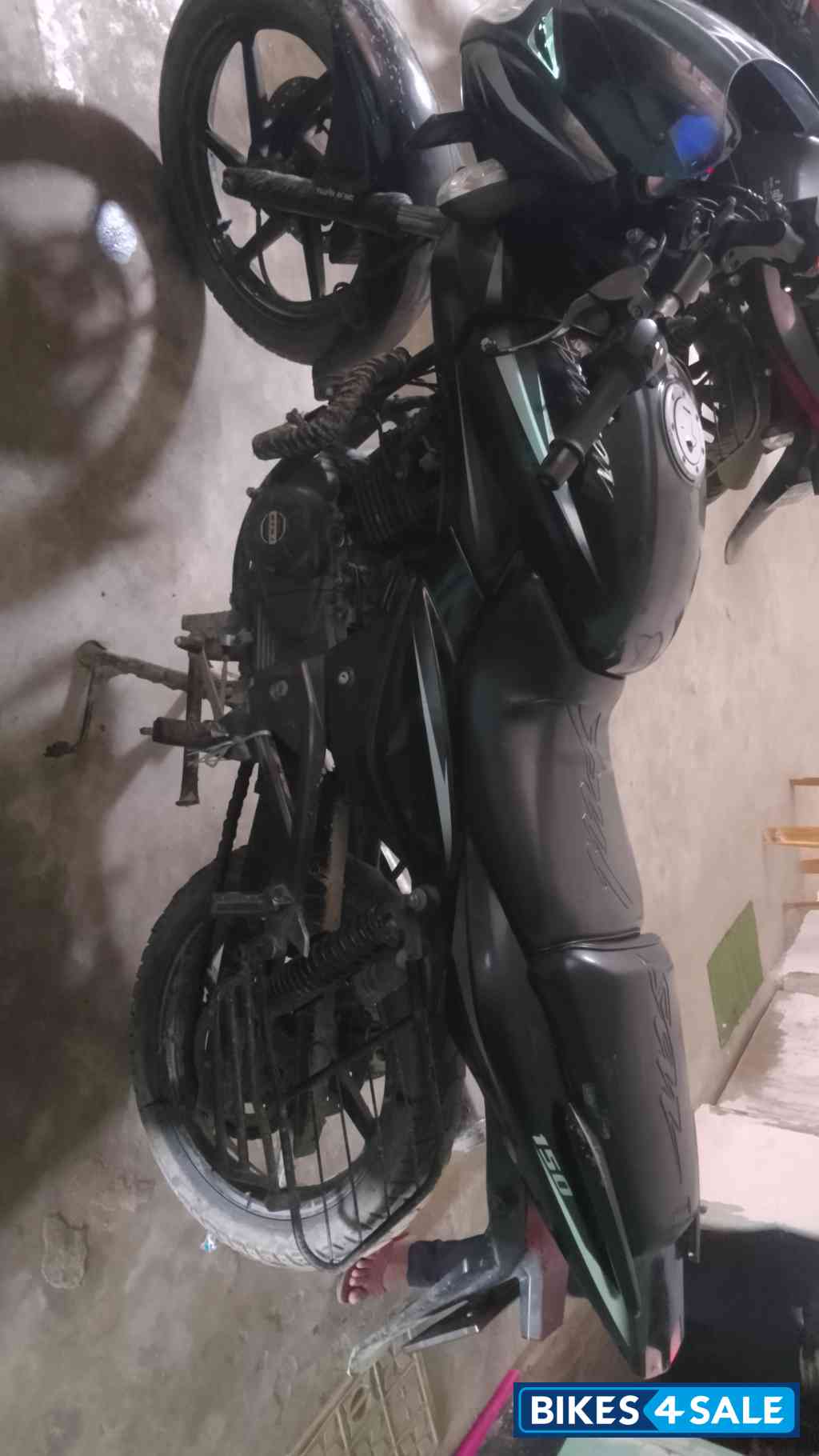 Black Bajaj Pulsar 150 DTSi