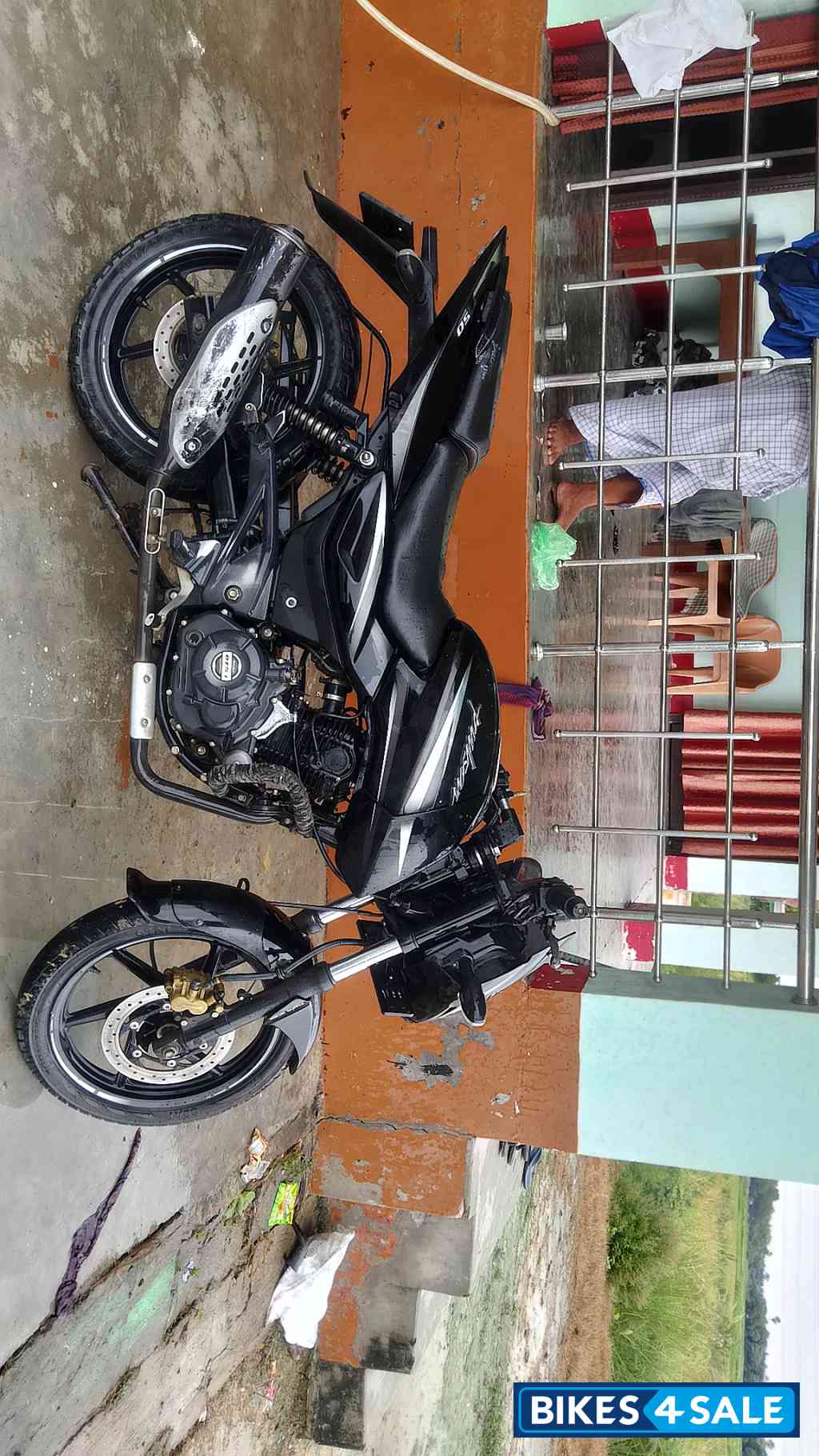Black Bajaj Pulsar 150 DTSi Black Bajaj Pulsar 150 DTSi