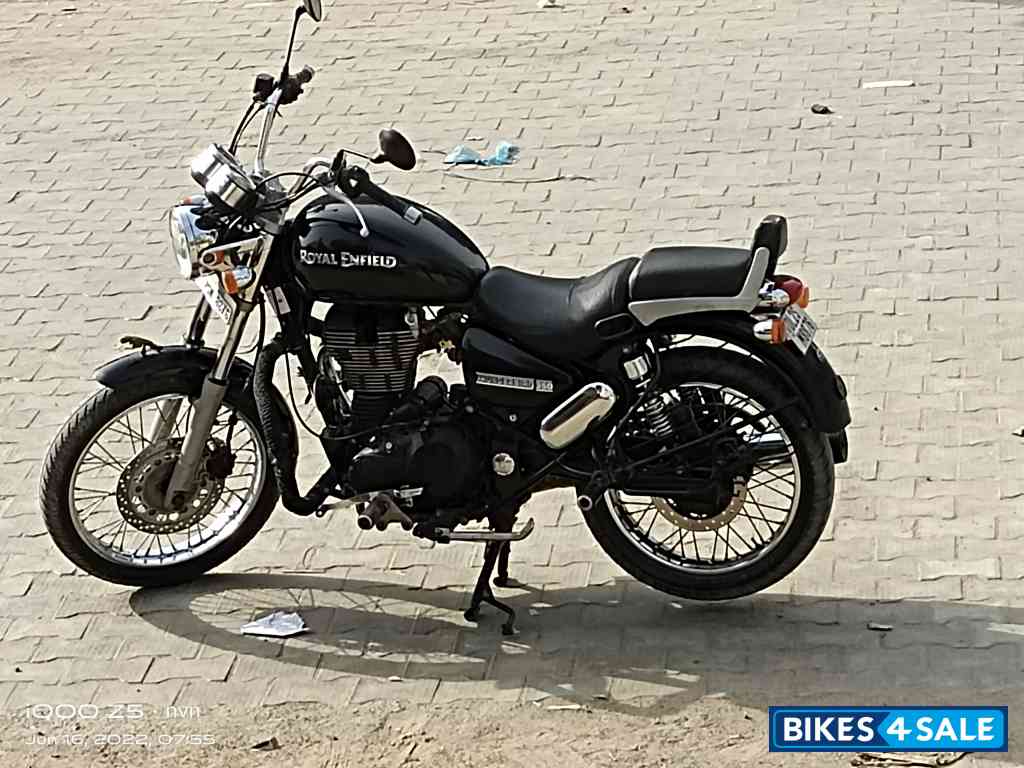 Black Royal Enfield Thunderbird 350