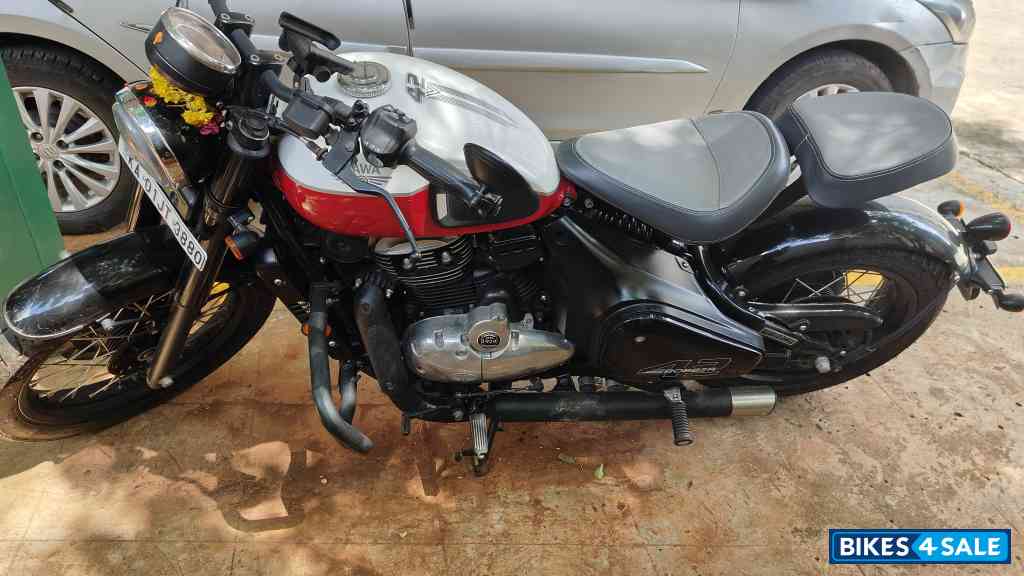 Jawa 42 Bobber Red Sheen