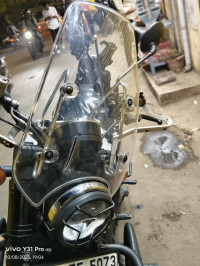 Dual Tone Yezdi Roadster Dual Tone