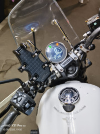 Dual Tone Yezdi Roadster Dual Tone