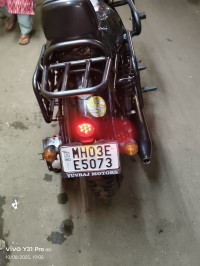 Dual Tone Yezdi Roadster Dual Tone