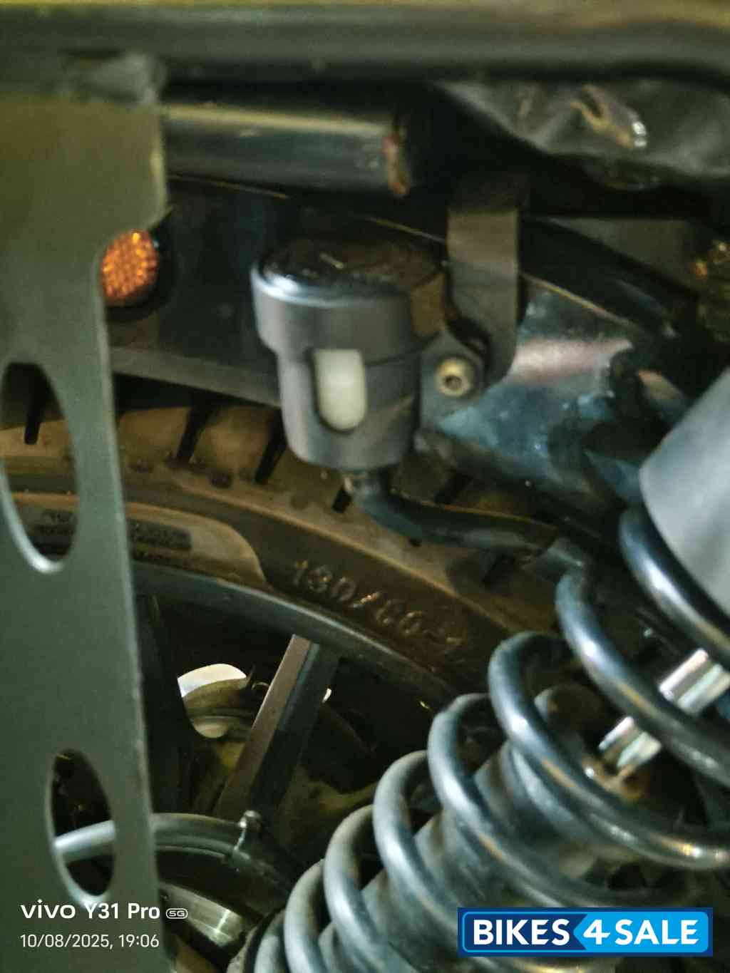 Dual Tone Yezdi Roadster Dual Tone