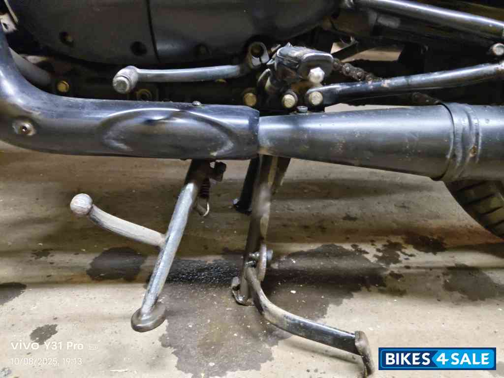 Dual Tone Yezdi Roadster Dual Tone