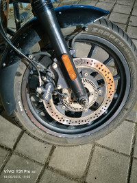 Dual Tone Yezdi Roadster Dual Tone