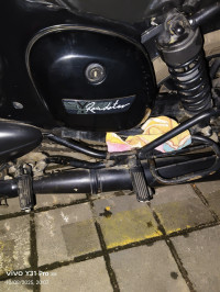 Dual Tone Yezdi Roadster Dual Tone