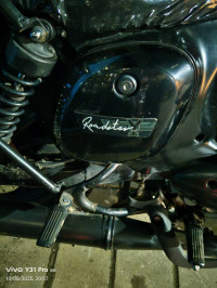 Dual Tone Yezdi Roadster Dual Tone