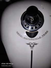 Dual Tone Yezdi Roadster Dual Tone