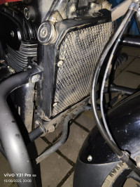 Dual Tone Yezdi Roadster Dual Tone