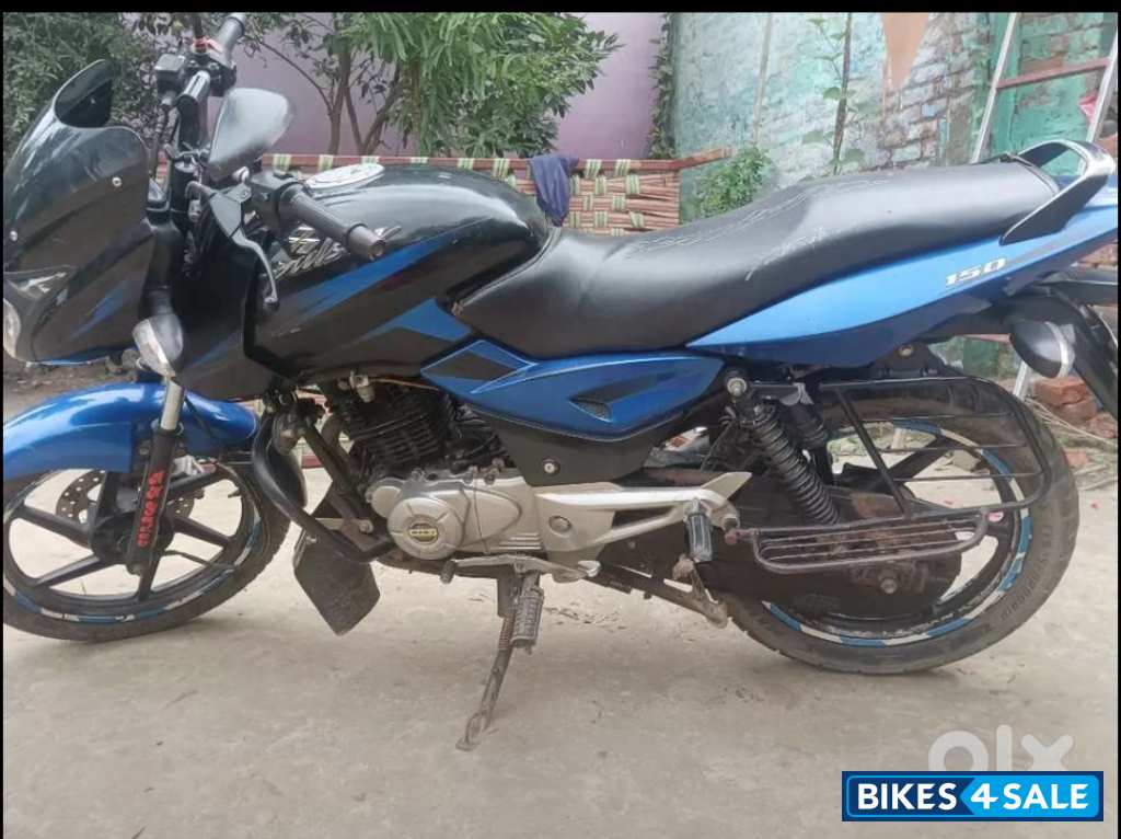 Blue Bajaj Pulsar 150