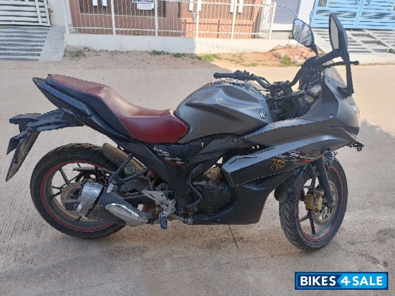 Metallic Grey Suzuki Gixxer SF SP