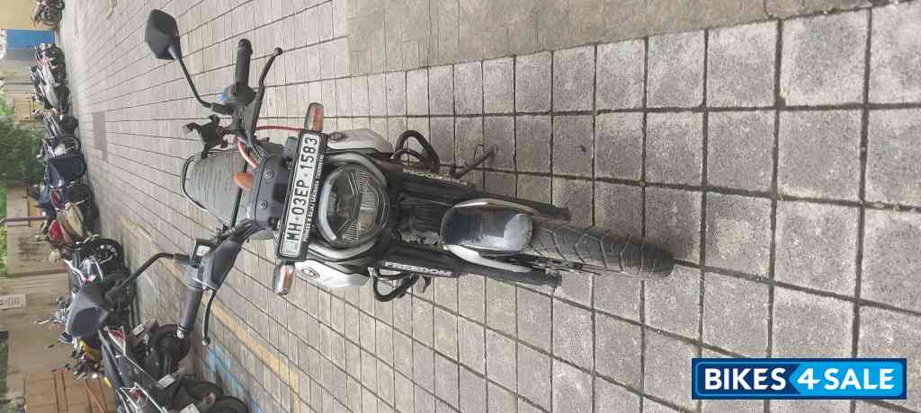 Black Bajaj Freedom 125 NG04 Disc LED