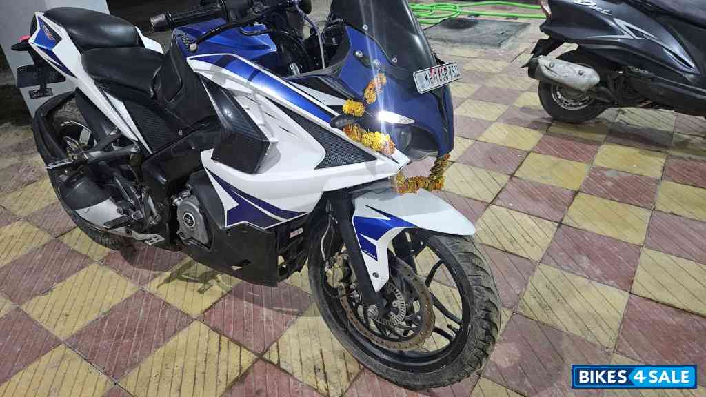 Bajaj Pulsar RS 200
