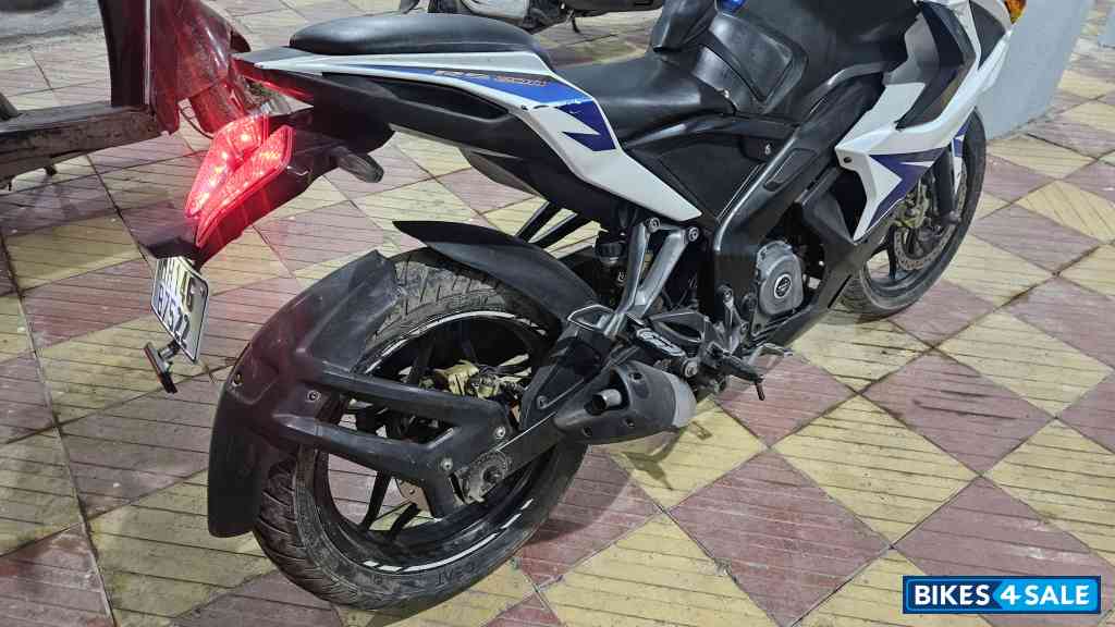 Bajaj Pulsar RS 200