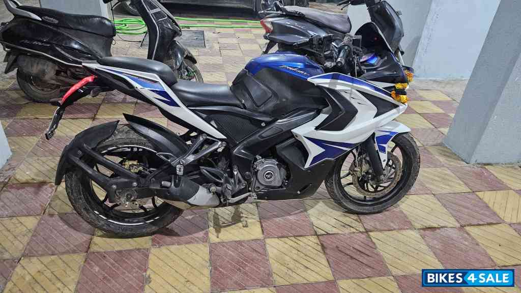 Bajaj Pulsar RS 200