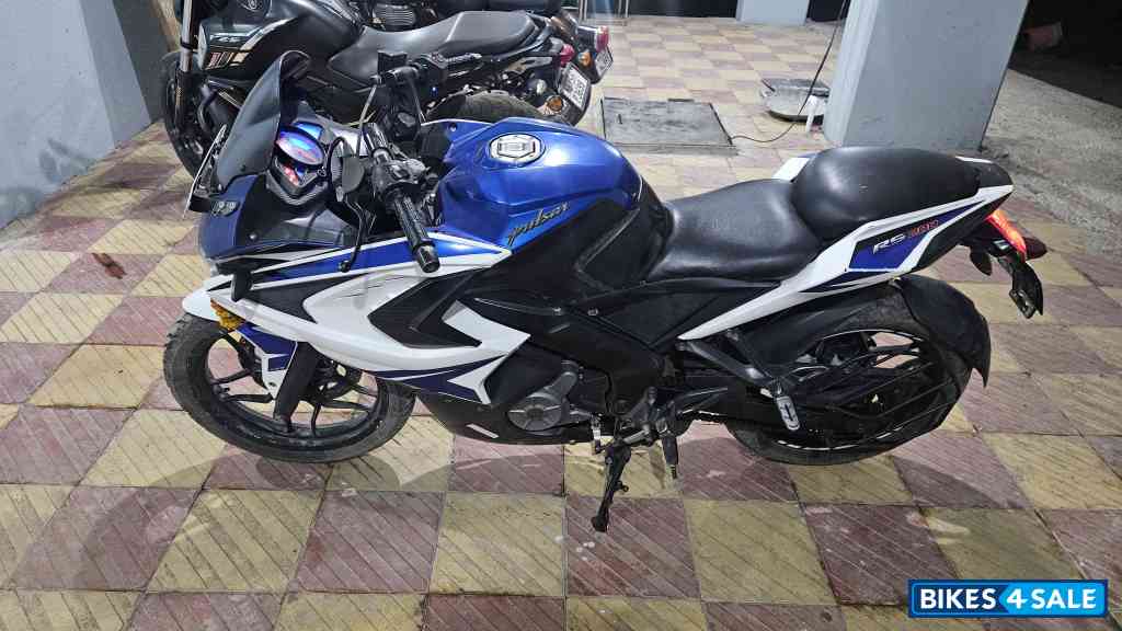 Bajaj Pulsar RS 200