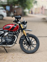 Red Triumph Scrambler 400 X