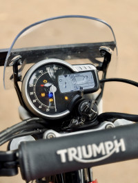 Red Triumph Scrambler 400 X