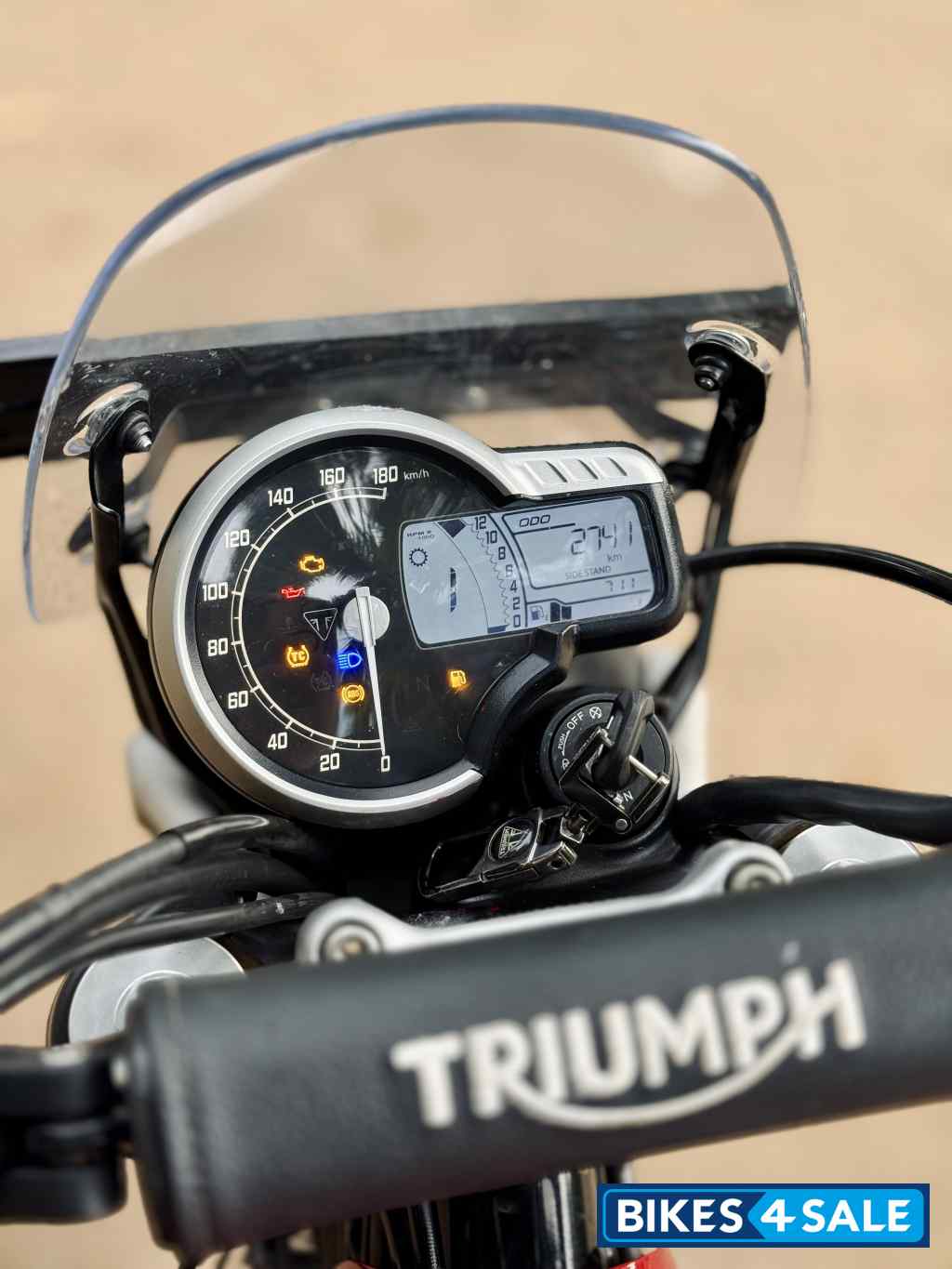 Red Triumph Scrambler 400 X