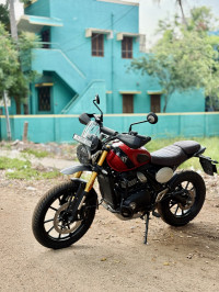 Red Triumph Scrambler 400 X