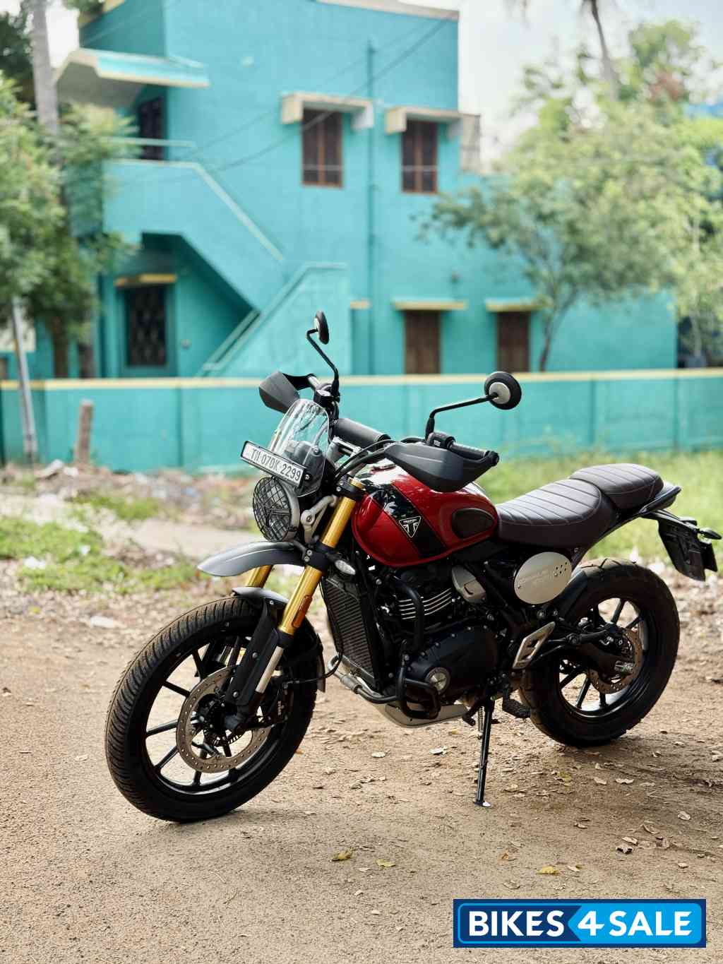 Red Triumph Scrambler 400 X