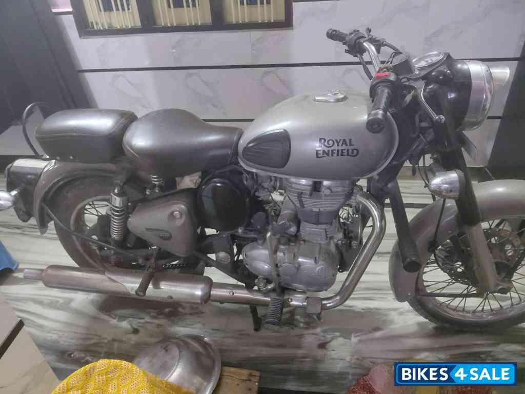 Royal Enfield Classic Gunmetal Grey Royal Enfield Classic Gunmetal Grey