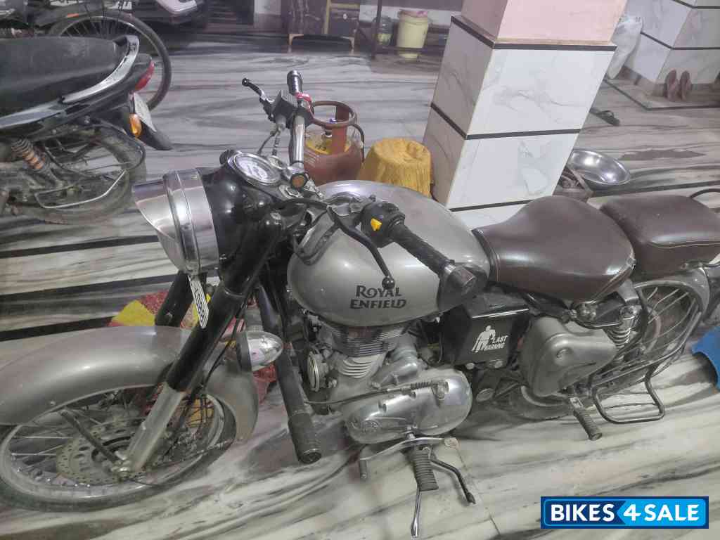 Royal Enfield Classic Gunmetal Grey Royal Enfield Classic Gunmetal Grey