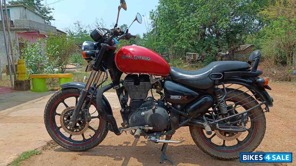 Roving Red Royal Enfield Thunderbird X 350