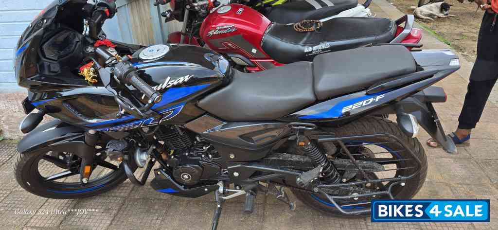 Bajaj Pulsar 220F BS6