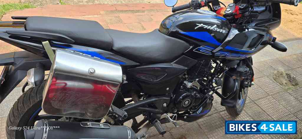 Bajaj Pulsar 220F BS6
