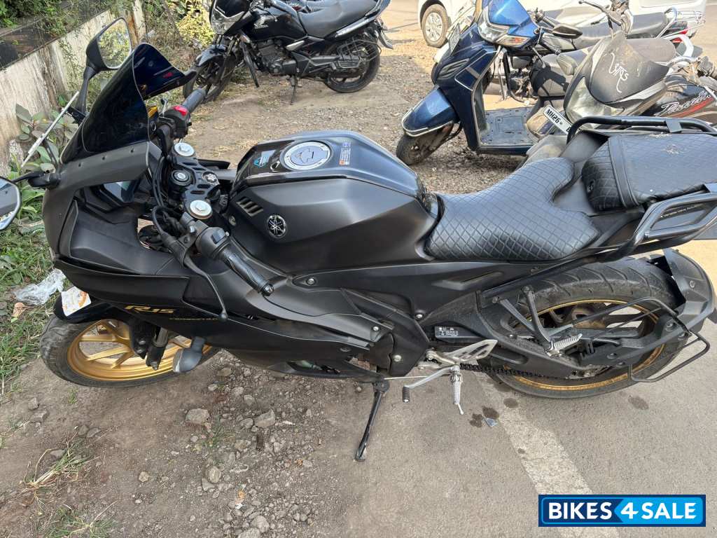 Matt Black Yamaha R15 V4