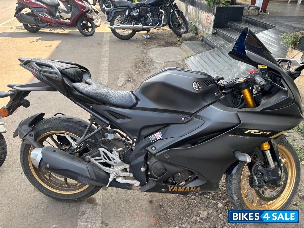 Matt Black Yamaha R15 V4