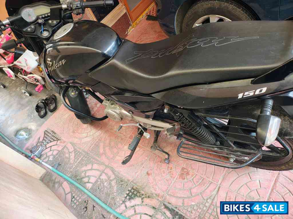Black Bajaj Pulsar 150 DTSi