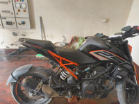 Orange KTM Duke 250