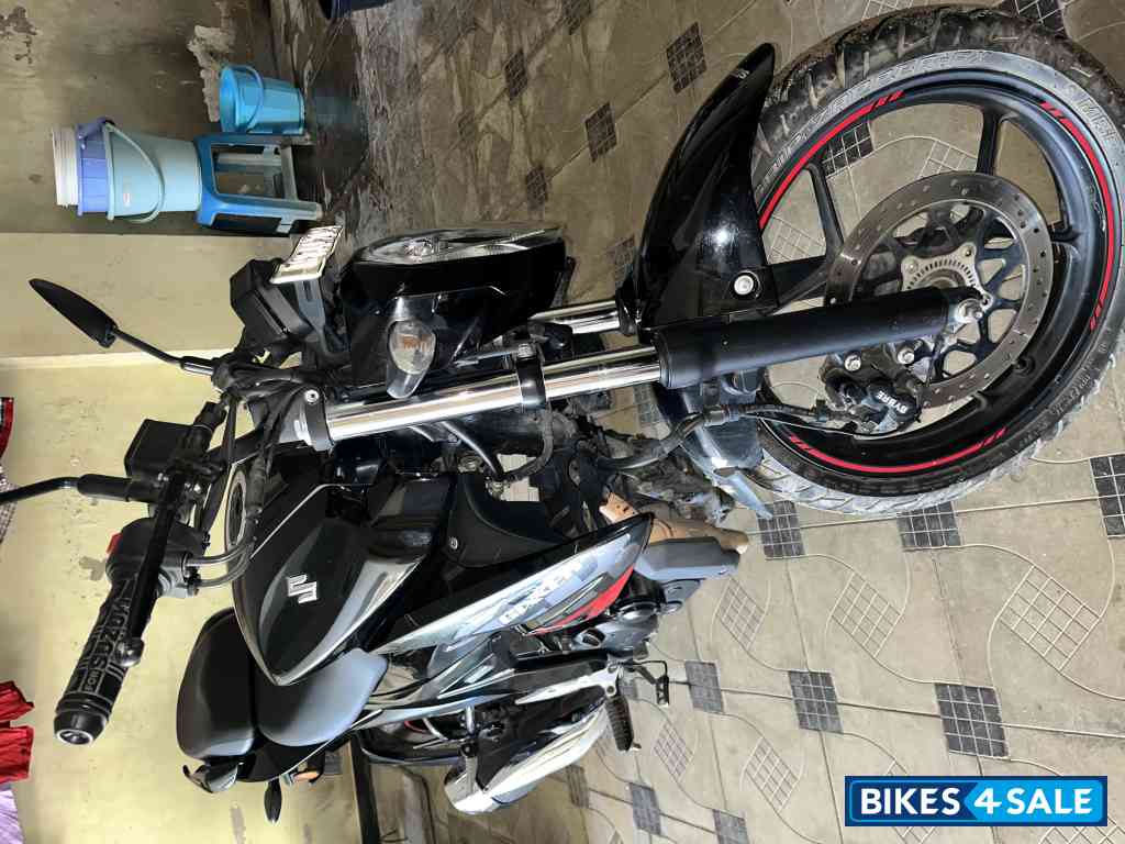 Black Suzuki Gixxer BS6