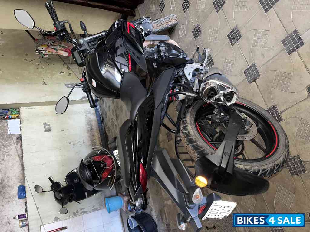 Black Suzuki Gixxer BS6
