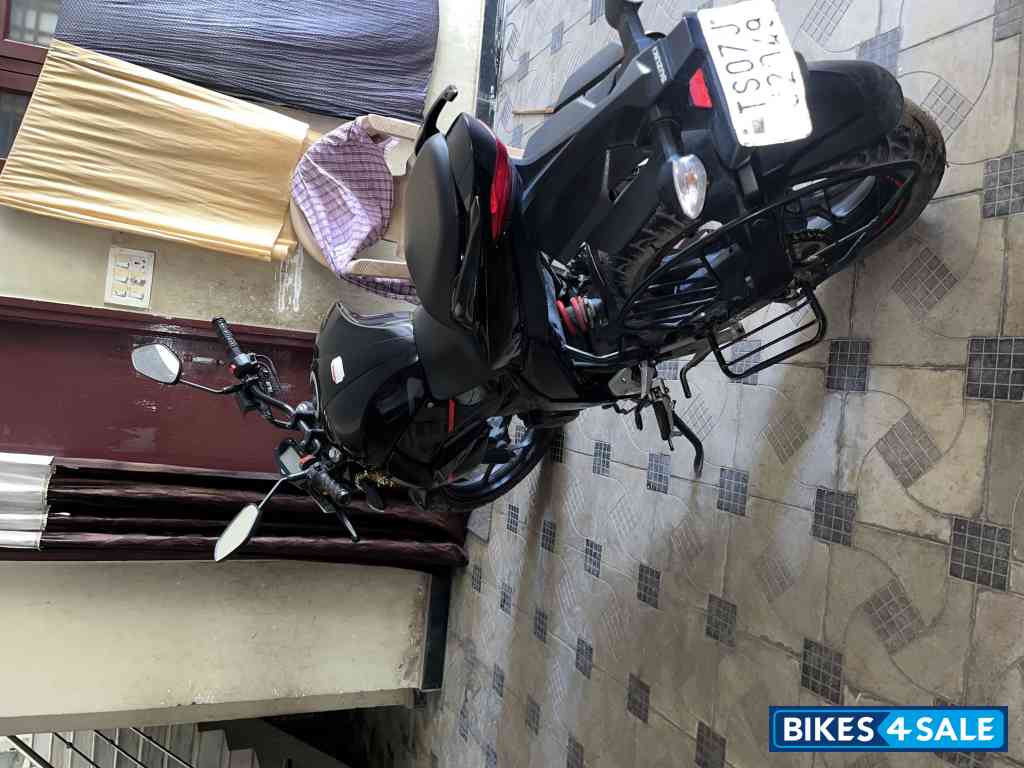 Black Suzuki Gixxer BS6