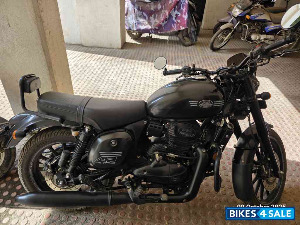 Jawa 42 Dual Channel ABS AllStar Black