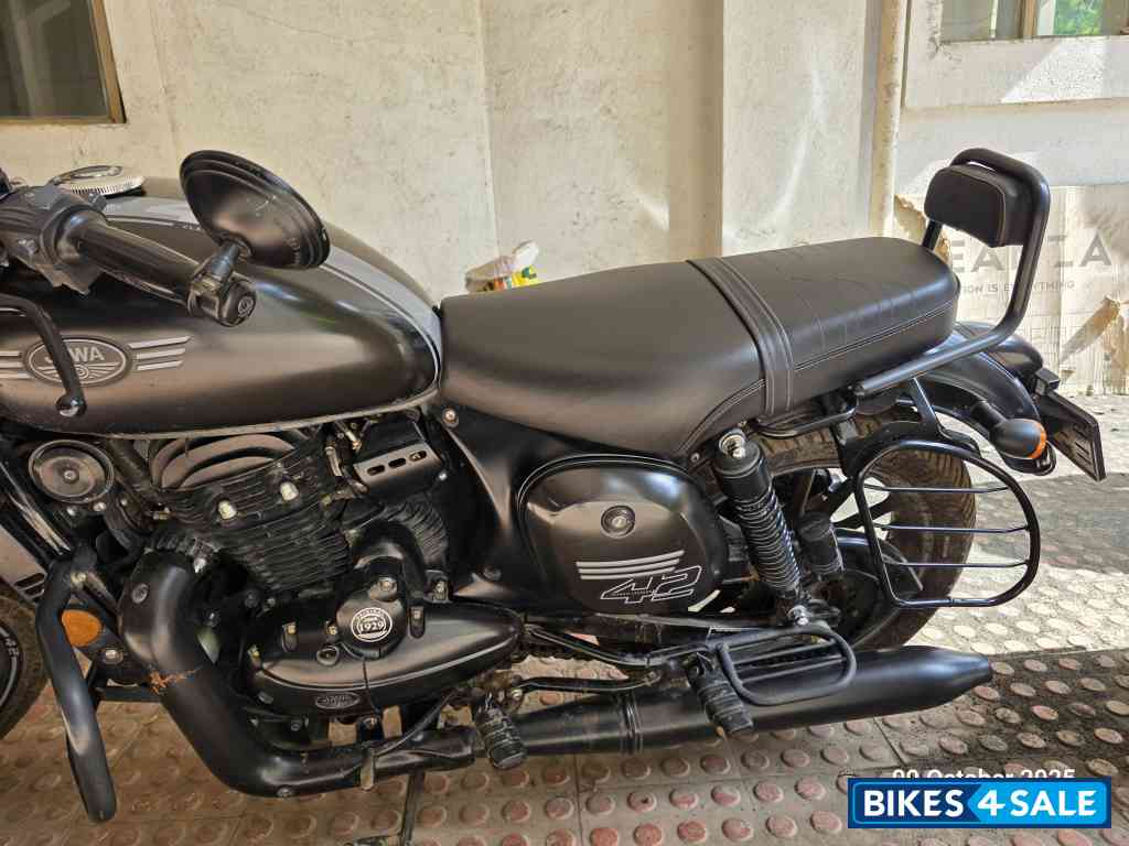 Jawa 42 Dual Channel ABS AllStar Black